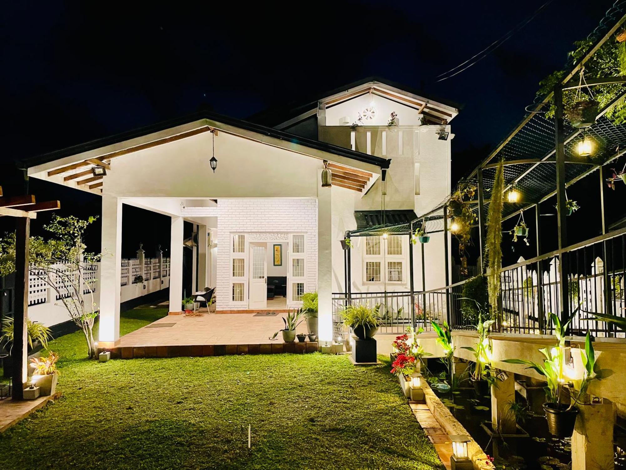 Ayur Ayur White Sail Villa Dalupotha Exterior foto